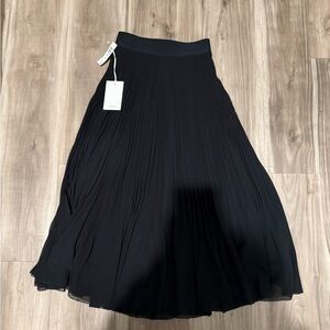 Aritzia Wilfred Black Pleated Skirt